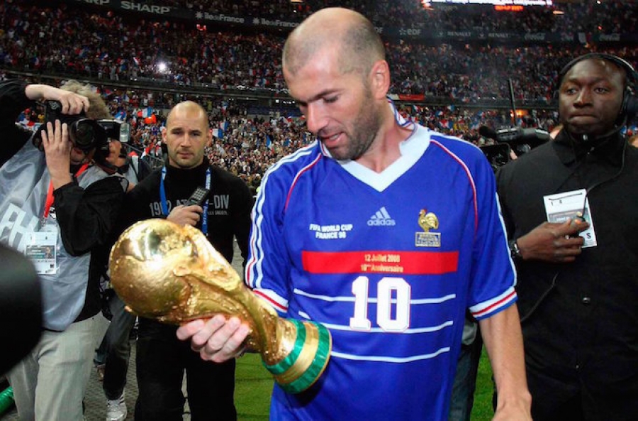 Subastarán playera histórica de Zidane de Francia 1998.... ¡aún con sudor!