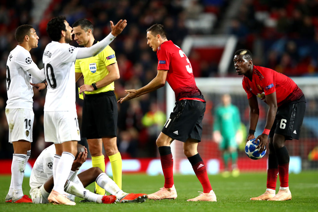 ¡Tómala! UEFA sancionará al Manchester United por llegar tarde al partido de Champions