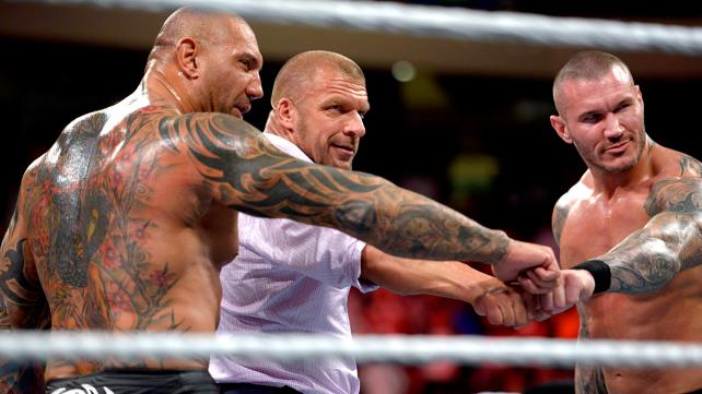 ¡Batista regresará al episodio 1000 de SmackDown y reunirá a Evolution!