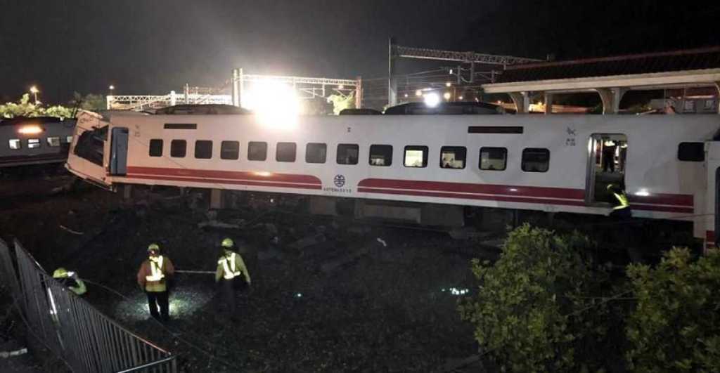 Tren descarrilado en Taiwán