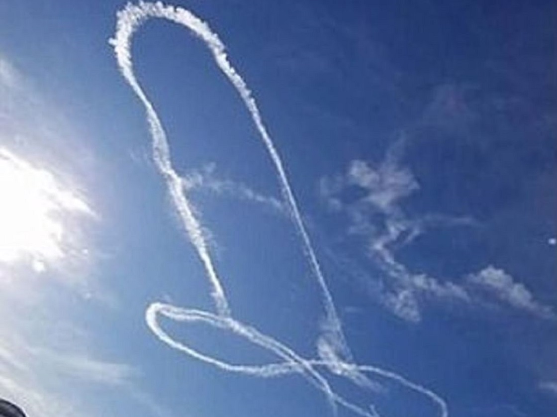 Piloto que dibujó un pene en el cielo