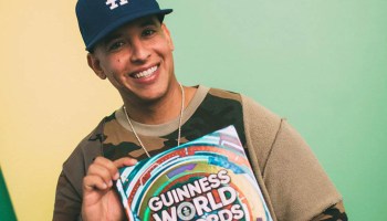 ¡Presea dale presea! Daddy Yankee recibe Récord Guinness como el primer latino #1 en Spotify