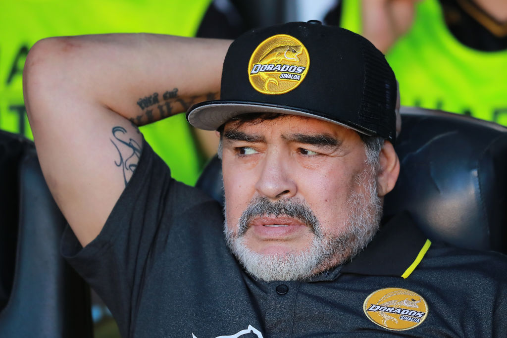 Maradona durante un juego contra Querétaro