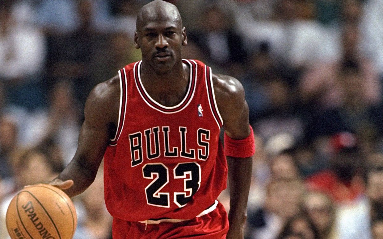 ¡Legendario! Fanático de los Bulls se tatuó camiseta de Michael Jordan en la espalda