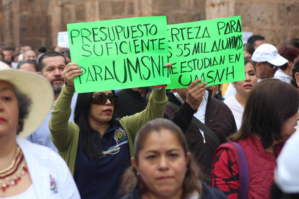Marcha por falta de presupuesto en Universidad Michoacana