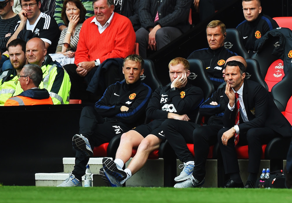 Scholes como auxiliar de Ryan Giggs