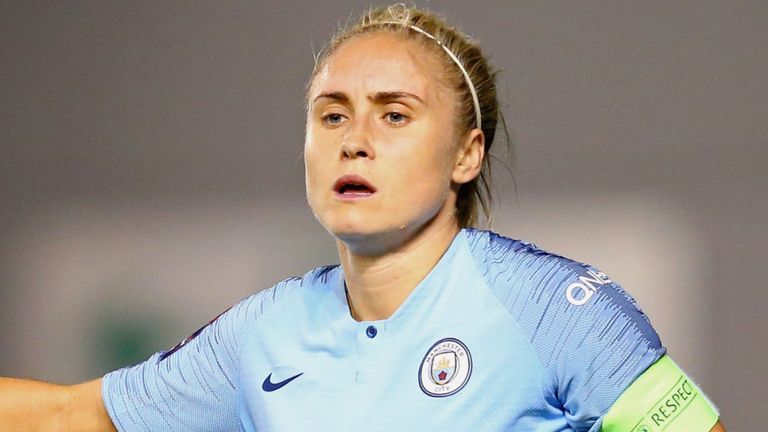 Suspenden árbitro de Premier League femenil por definir saque con 'piedra, papel o tijera'
