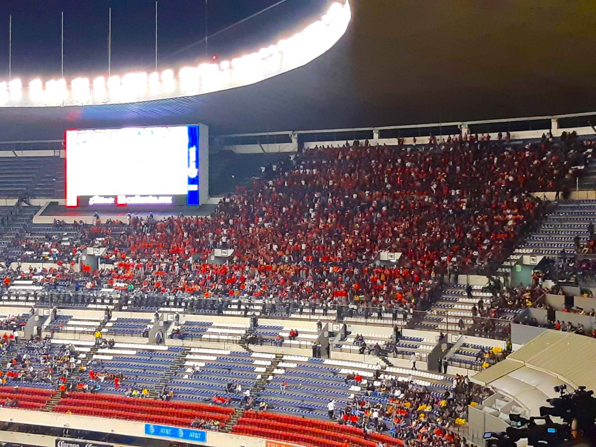 Barra del América protagonizó pelea en el partido contra Toluca… ¡entre ellos!