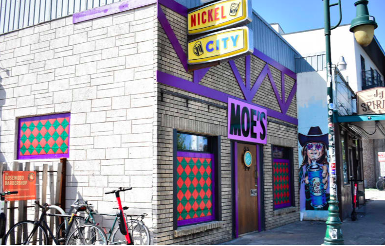 local-disfraza-bar-moe-simpsons