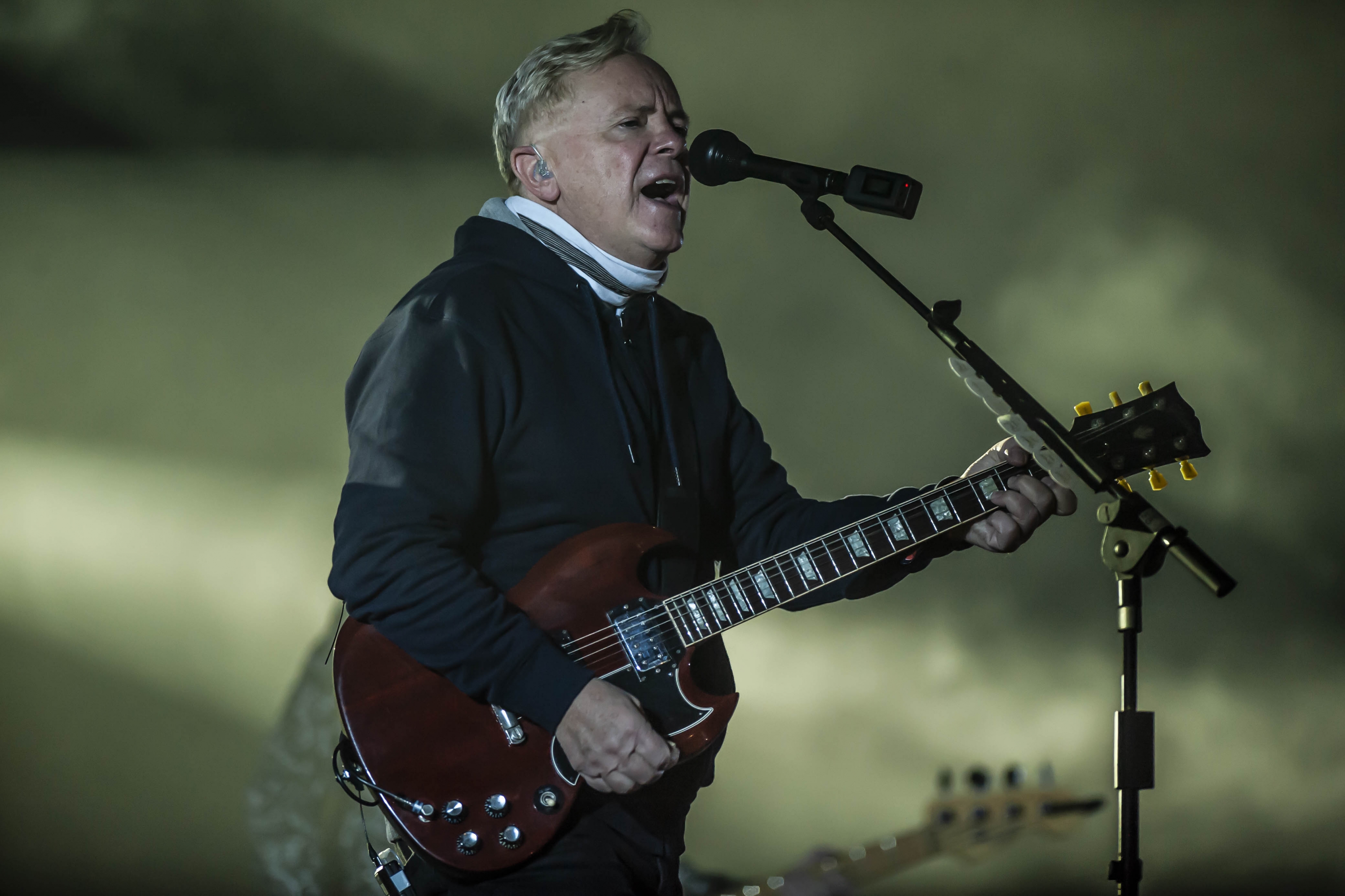 New Order en el Corona: El tributo a Ian Curtis, un ritual para los fanáticos