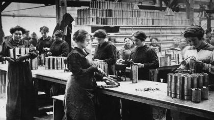 Las mujeres en la Primera Guerra Mundial: del hogar a las fábricas y el campo
