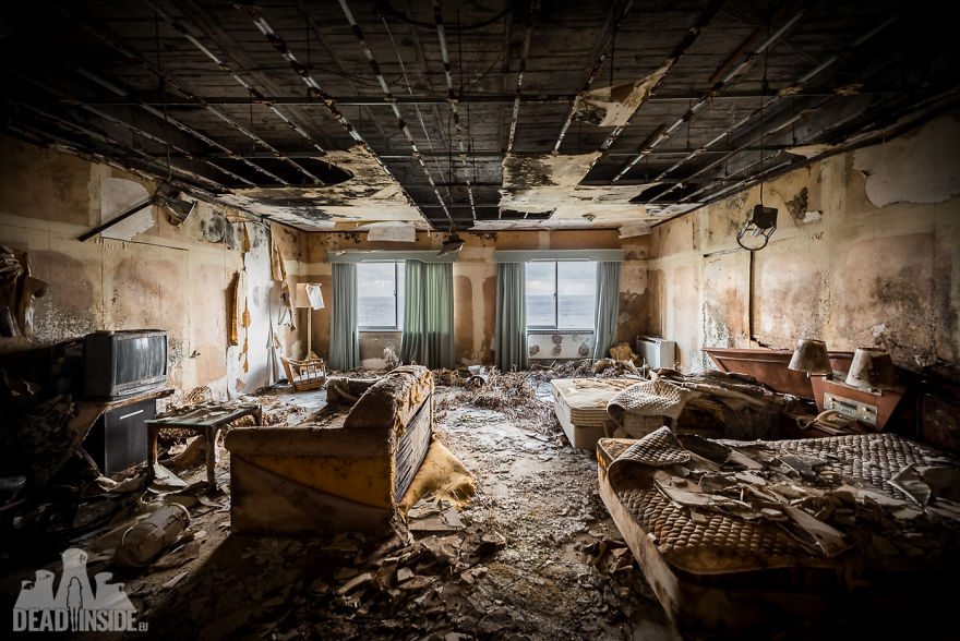 Las fotos que muestran el hotel abandonado más grande de Japón 