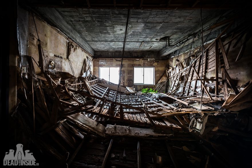 Las fotos que muestran el hotel abandonado más grande de Japón 