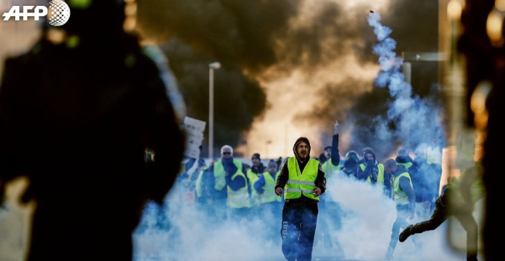 ¡Allá no se dejan! Siguen las protestas en París por el gasolinazo en Francia