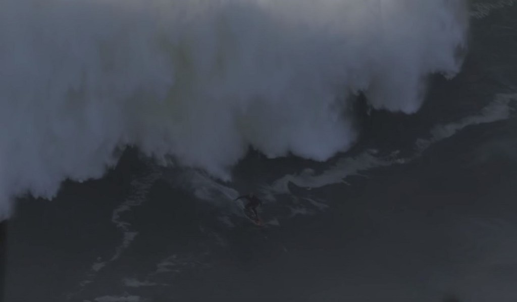Un surfista montó una ola de 18 metros