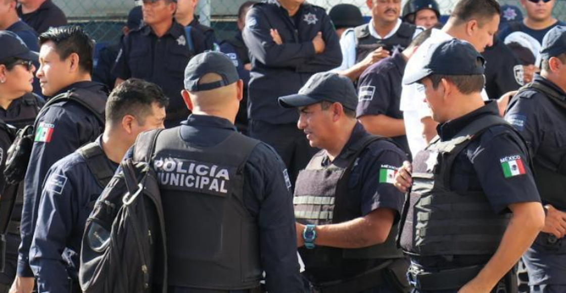 policias-cancun-protesta-video-empujones