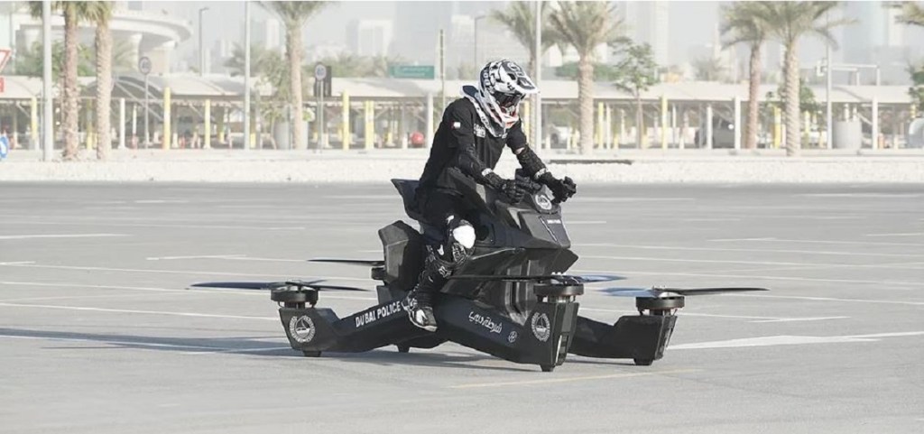 Policía de Dubai experimentando con hoverbikes