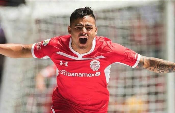 ¡Amaury Vergara hace oficial la llegada de Alexis Vega a Chivas!