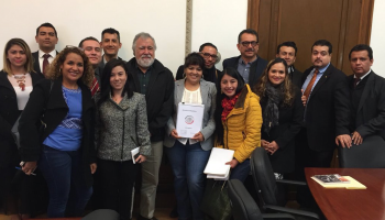 Nestora Salgado entrega lista de 199 presos políticos para amnistía