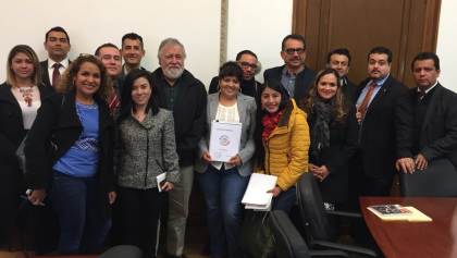 Nestora Salgado entrega lista de 199 presos políticos para amnistía
