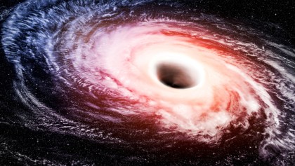 Una teoría dice que de entrar en un agujero negro podrías tener "futuros infinitos"