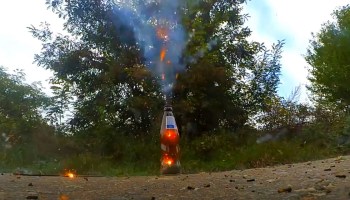 Cerillos quemándose dentro de una botella