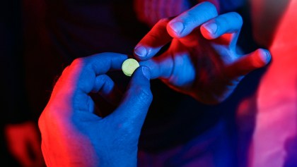 ¿Cuáles son los géneros en los que se consumen más drogas? Este estudio lo revela
