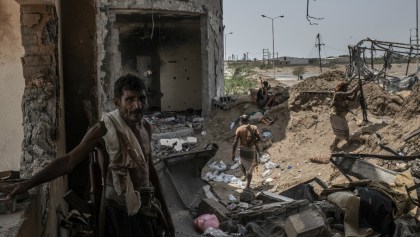 Mundo enfermo y triste: Están robando los alimentos de los civiles que viven la guerra de Yemen
