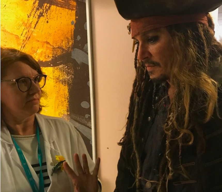 La emotiva visita del verdadero Jack Sparrow a un hospital infantil