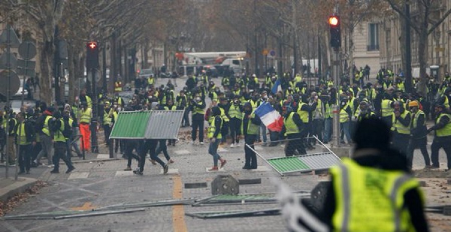 Protestas en Francia por aumento en combustibles
