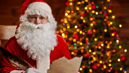 ¿Feliz Navidad? Un hombre vestido de Santa Claus tuvo un paro cardiaco frente a unos niños