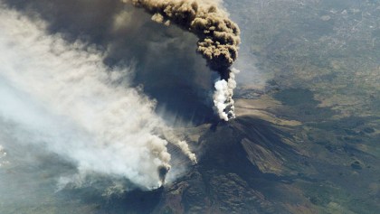 Italia declara estado de emergencia por actividad de volcán Etna