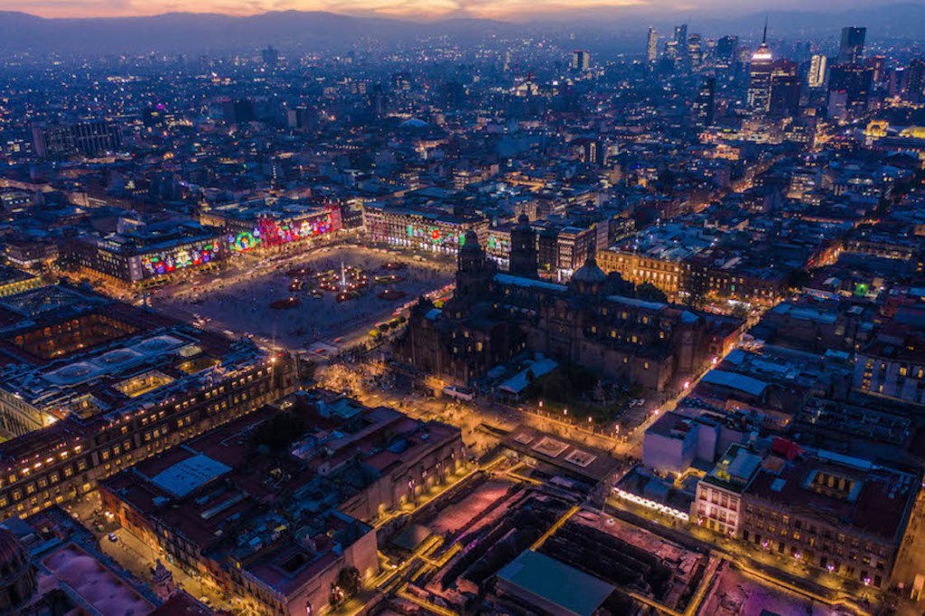 Así resplandece la Ciudad de México en Navidad bajo la lente de Postandfly