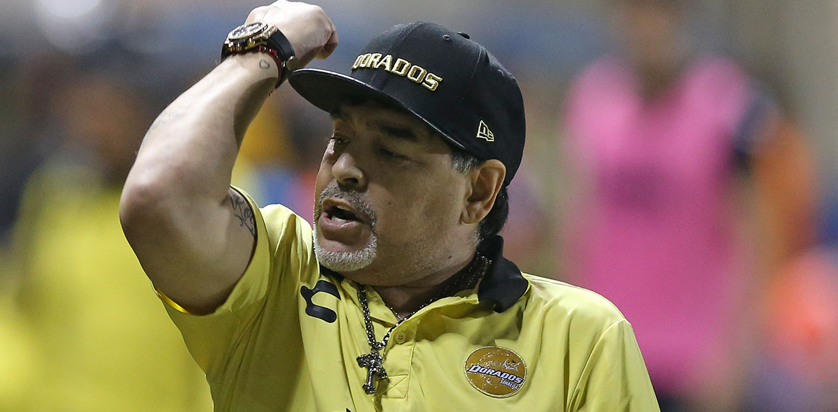 Diego Maradona fue internado de urgencia en una clínica de Argentina