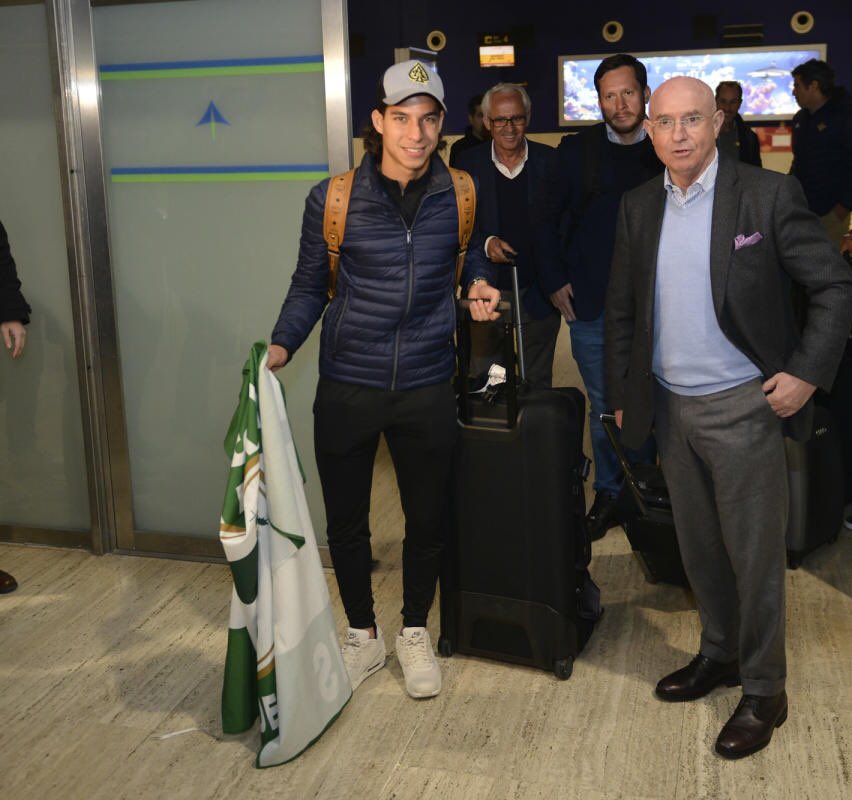 ¡Diego Lainez llegó a España! Aquí sus primeras imágenes previo a reportar con el Betis