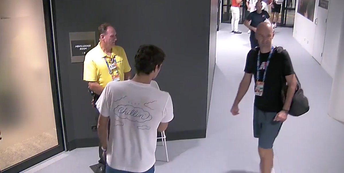 Guardia hace respetar las reglas y niega acceso a Federer por no llevar su acreditación