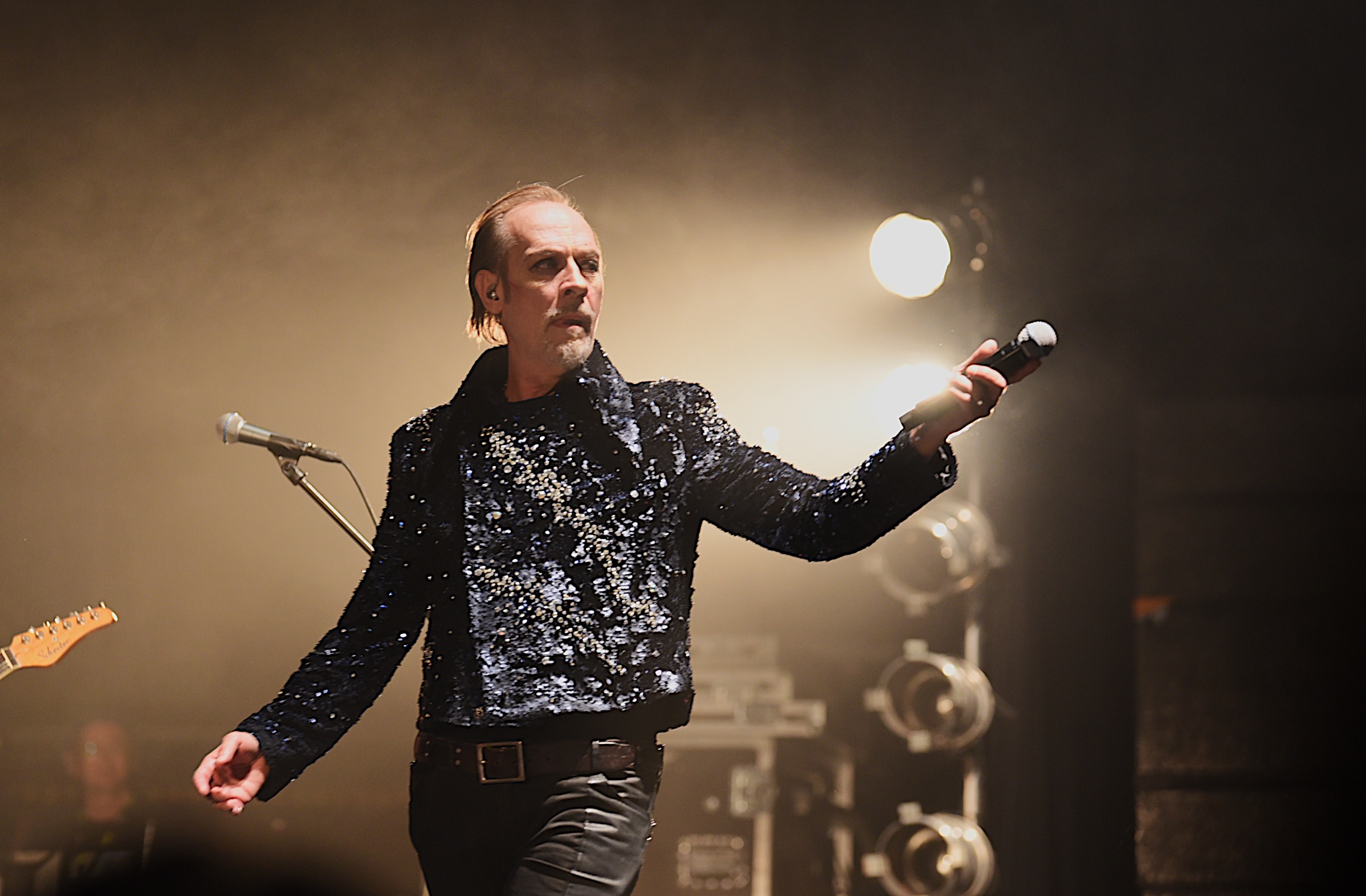 El efecto Peter Murphy Es imposible dejar de verlo en el escenario