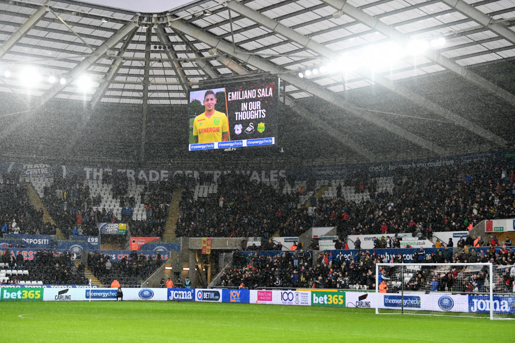 Jugadores del Cardiff tienen miedo a volar en avión tras desaparición de Emiliano Sala