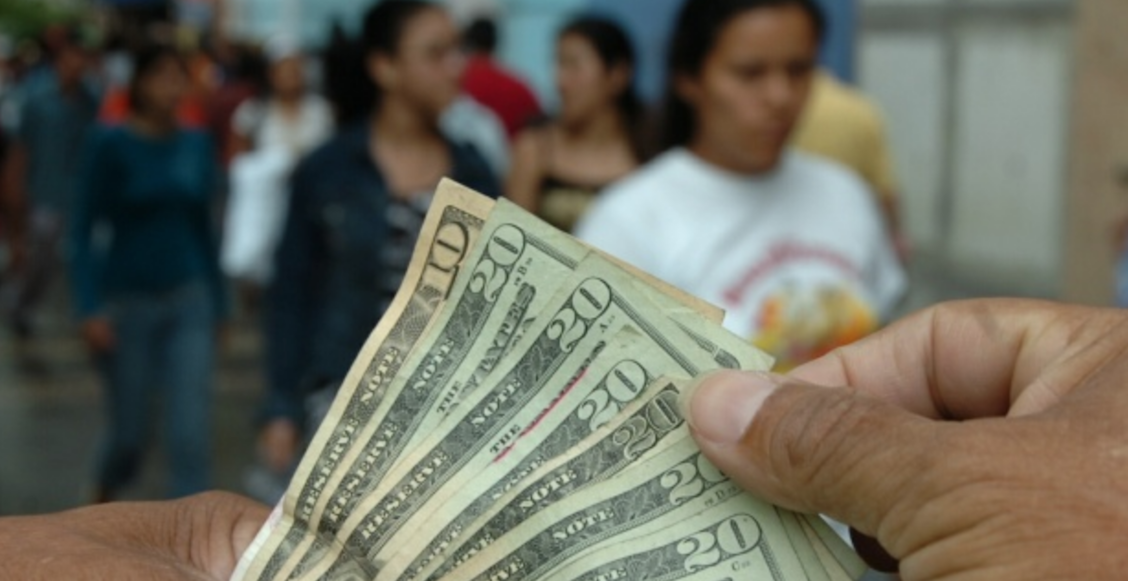 Mexicanos en el extranjero tirando paro: remesas alcanzan los 2 mil 910 millones de dólares