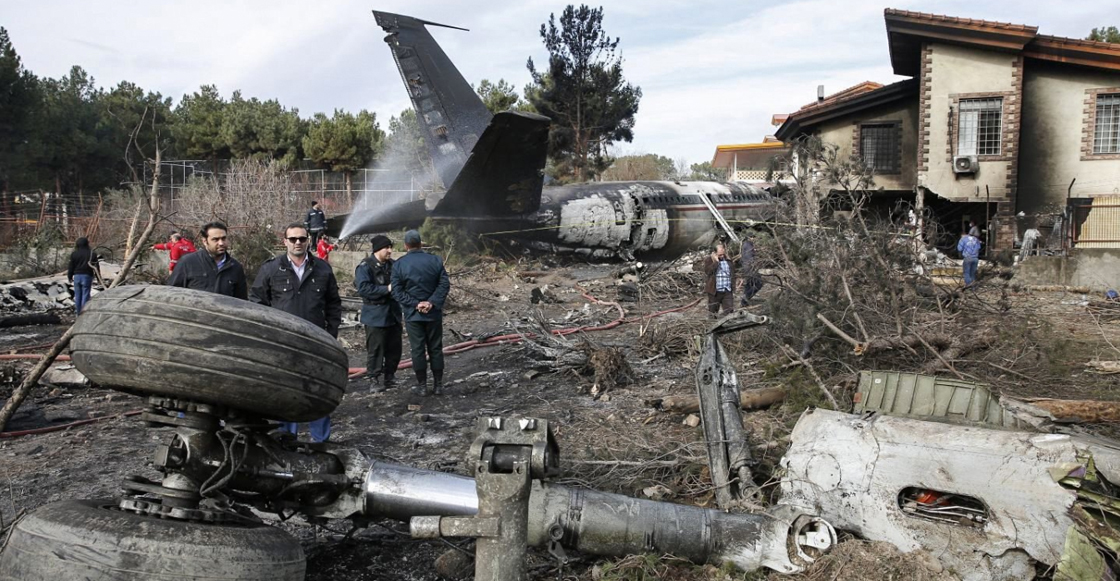 15 personas murieron tras estrellarse un avión muy cerca de Teherán, en Irán