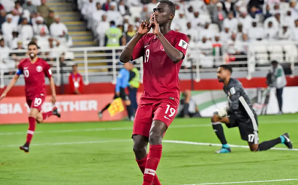 ¡Gol = Zapato! Así atacaron los fanáticos de Emiratos Árabes a jugadores de Qatar