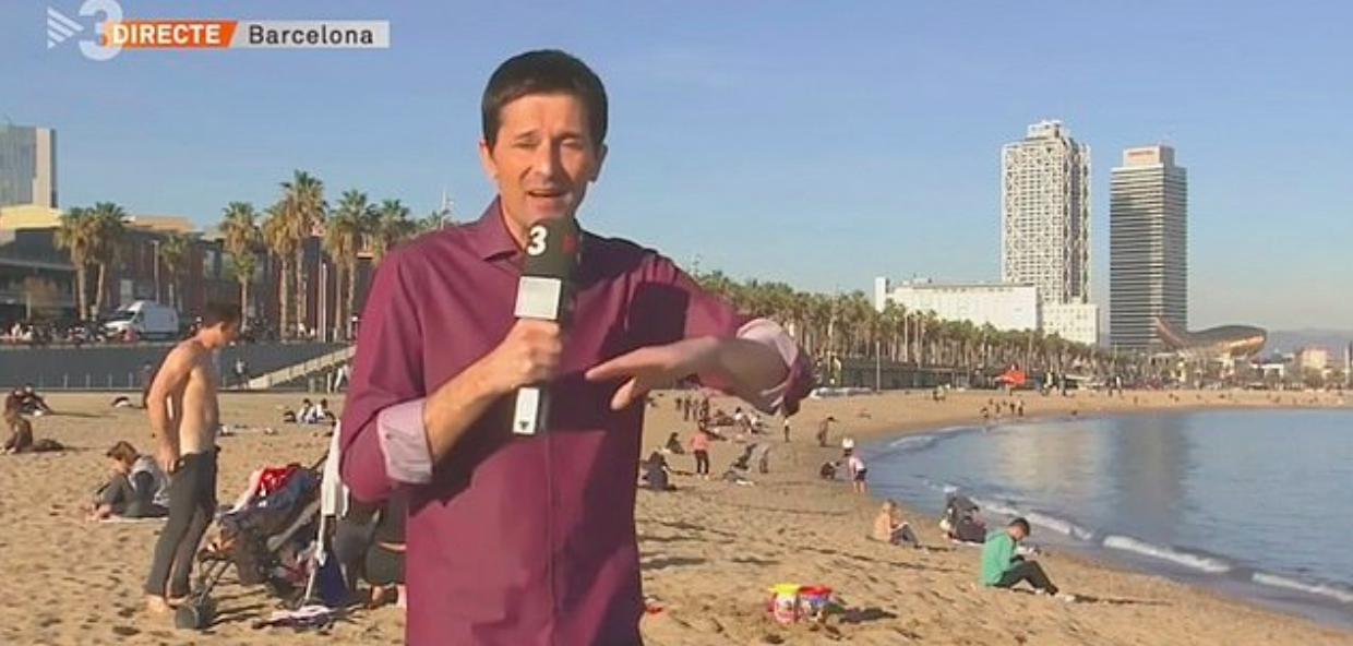 Noticiero transmitió en vivo por accidente a un hombre desnudo en la playa