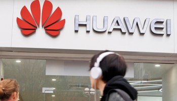 ¡Ouch! Huawei recortó el salario de dos empleados por usar Twitter desde un iPhone