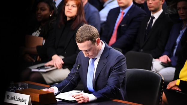 Esto es lo que pasa con tus datos personales en Facebook, según Mark Zuckerberg