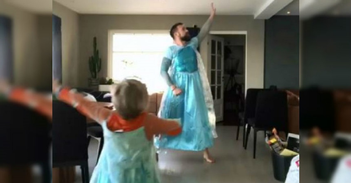 Padre recrea escena de Frozen con su hijo