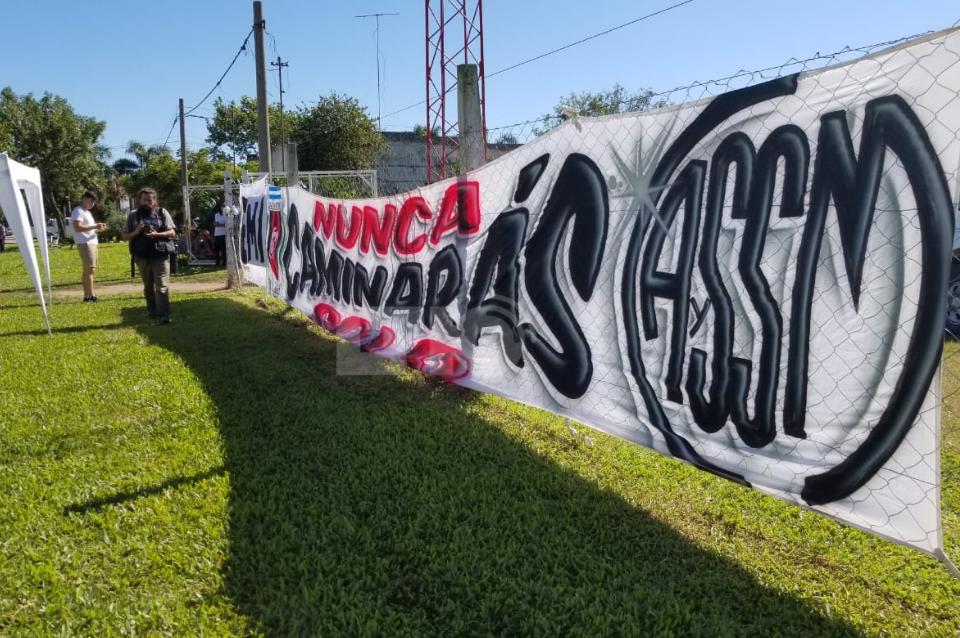 Entre lágrimas y aplausos, amigos y familiares despidieron a Emiliano Sala