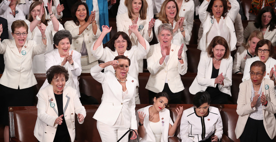 ¿Por qué las mujeres demócratas asistieron al discurso de Trump vestidas de blanco?