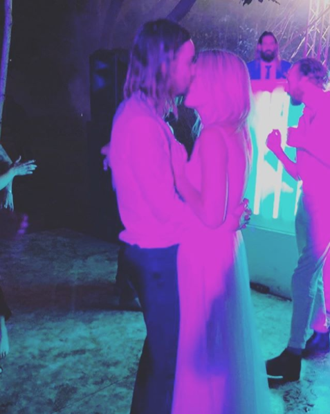 Kevin Parker tuvo una boda de ensueño con todo y hamburguesas de McDonalds para el after