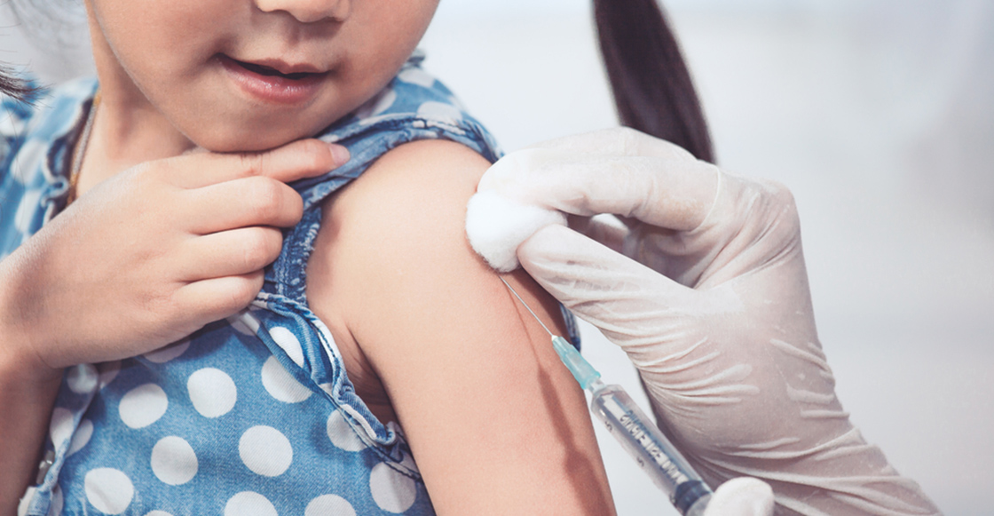 Hijos de padres antivacunas están buscando en internet cómo vacunarse en secreto