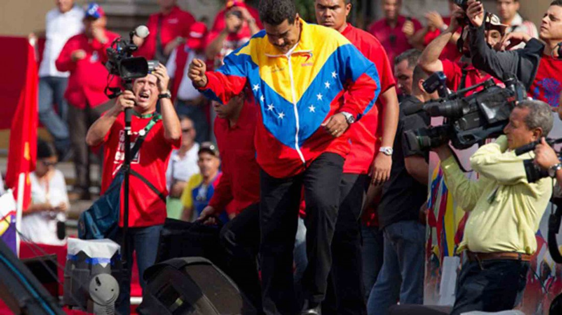 Nicolás Maduro bailando